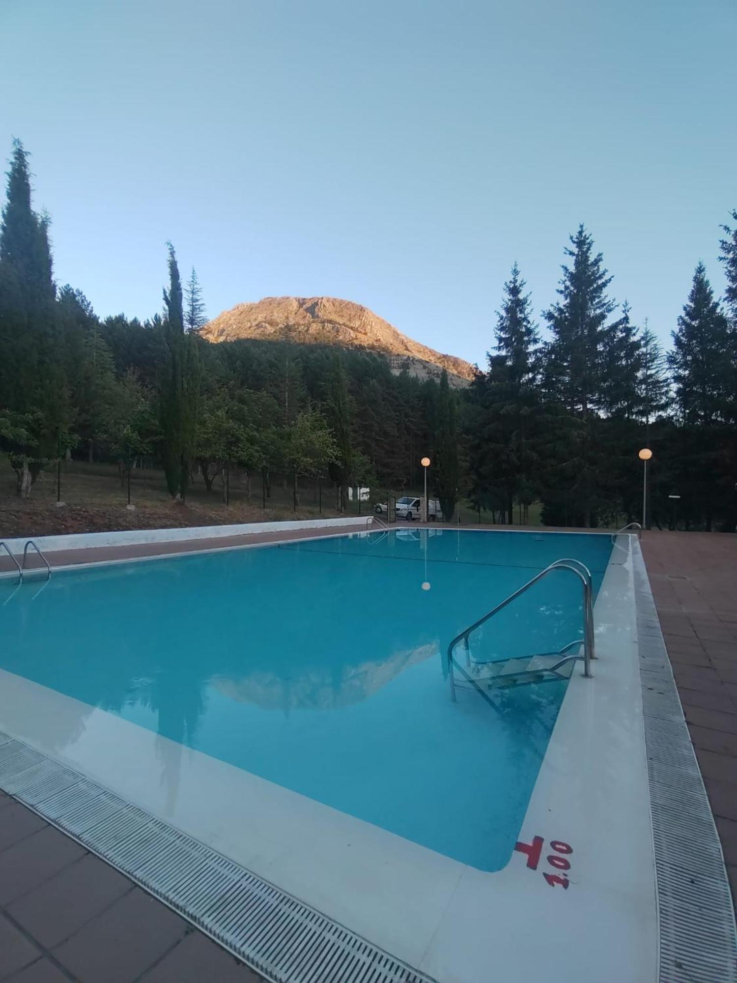 Kyomu Resort Hostel Velilla del Rio Carrion Exteriör bild
